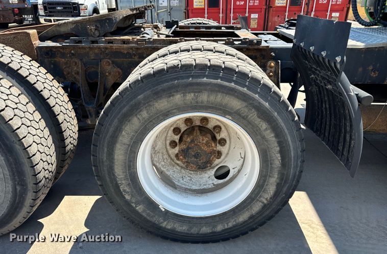 image for item OG9567 2003 International  9200i semi truck