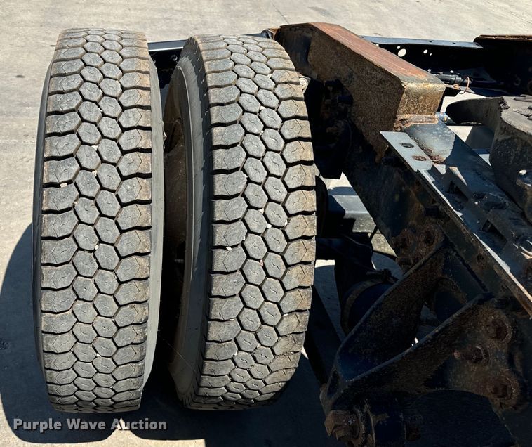 image for item OG9567 2003 International  9200i semi truck