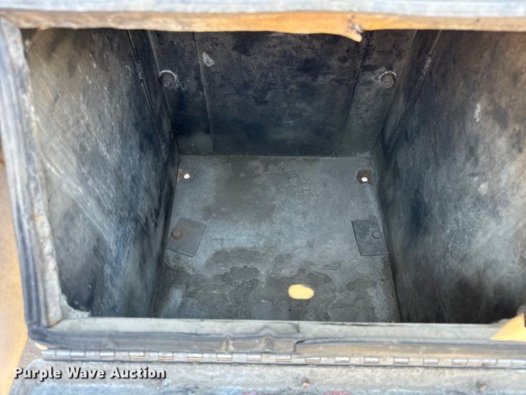 image for item OG9568 2002 International  9200i semi truck