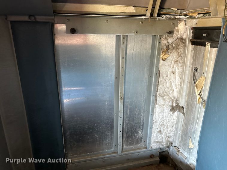 image for item OG9568 2002 International  9200i semi truck