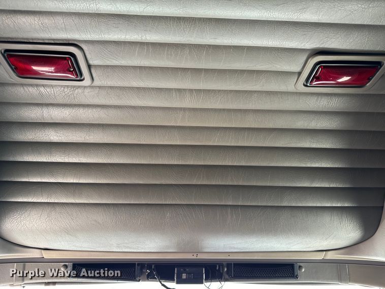 image for item OG9568 2002 International  9200i semi truck