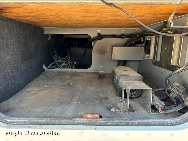 image for item OG9568 2002 International  9200i semi truck