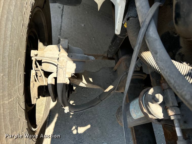 image for item OG9568 2002 International  9200i semi truck