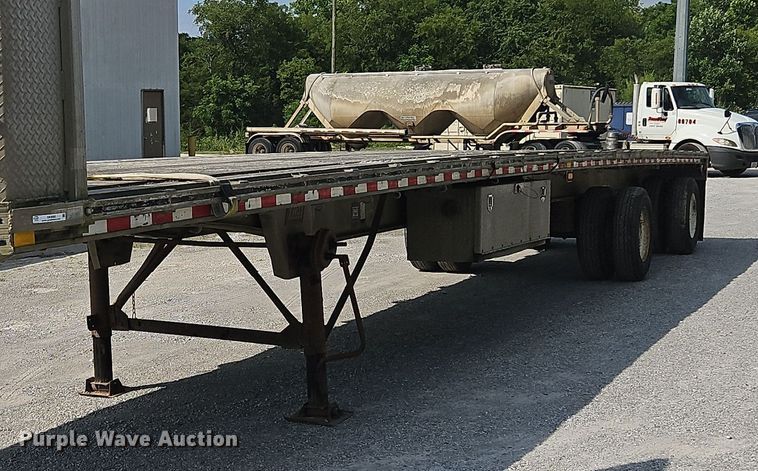 image for item OK9980 1988 East Manufacturing  flatbed trailer