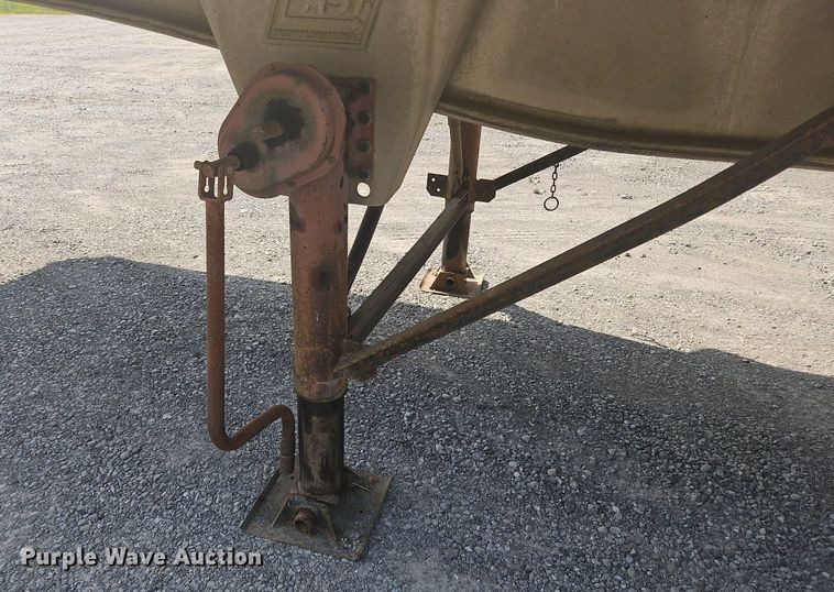 image for item OK9980 1988 East Manufacturing  flatbed trailer