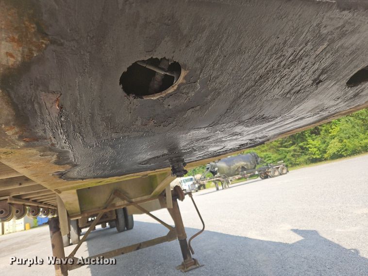 image for item OK9980 1988 East Manufacturing  flatbed trailer