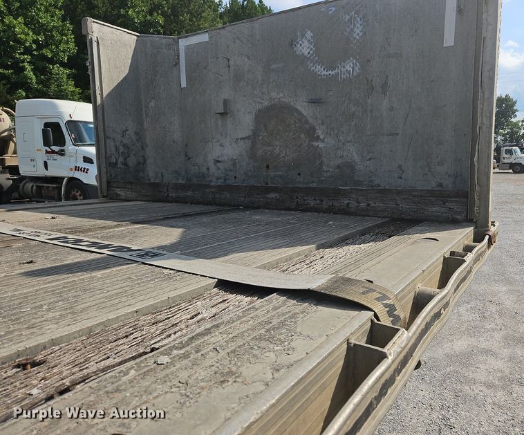 image for item OK9980 1988 East Manufacturing  flatbed trailer