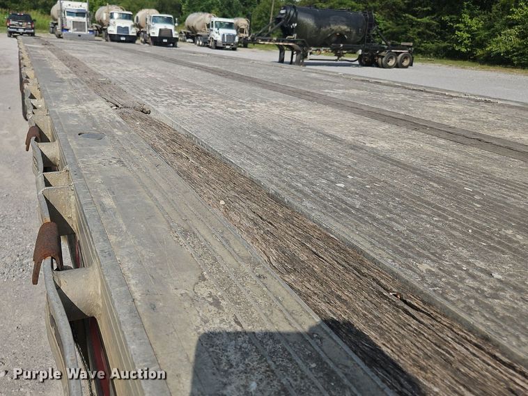 image for item OK9980 1988 East Manufacturing  flatbed trailer