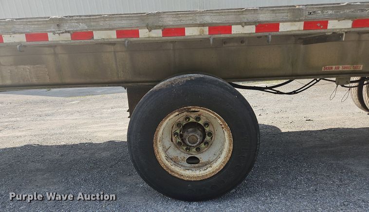 image for item OK9980 1988 East Manufacturing  flatbed trailer