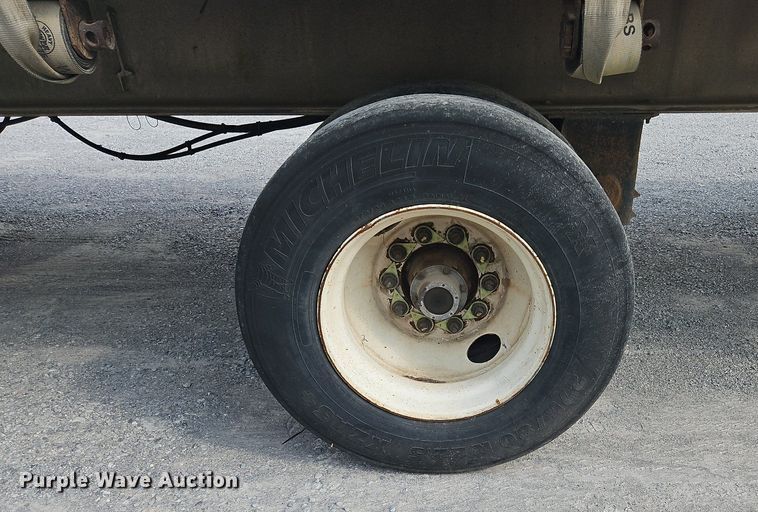 image for item OK9980 1988 East Manufacturing  flatbed trailer