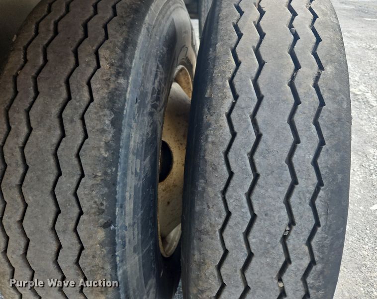 image for item OK9980 1988 East Manufacturing  flatbed trailer