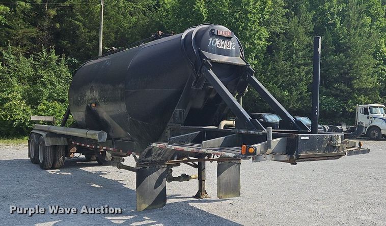 image for item OK9981 2000 Heil pneumatic dry bulk trailer