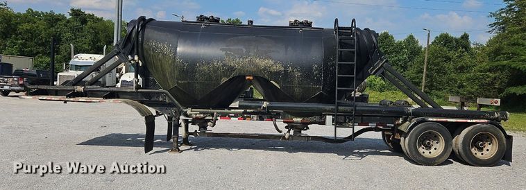 image for item OK9981 2000 Heil pneumatic dry bulk trailer
