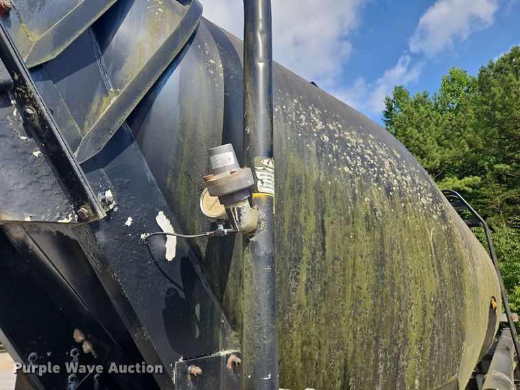 image for item OK9981 2000 Heil pneumatic dry bulk trailer