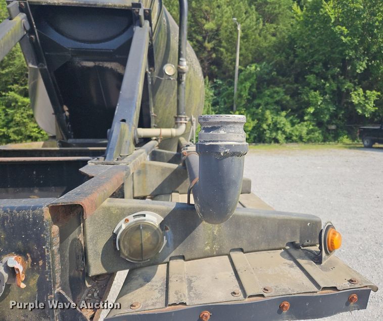 image for item OK9981 2000 Heil pneumatic dry bulk trailer