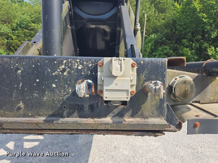 image for item OK9981 2000 Heil pneumatic dry bulk trailer