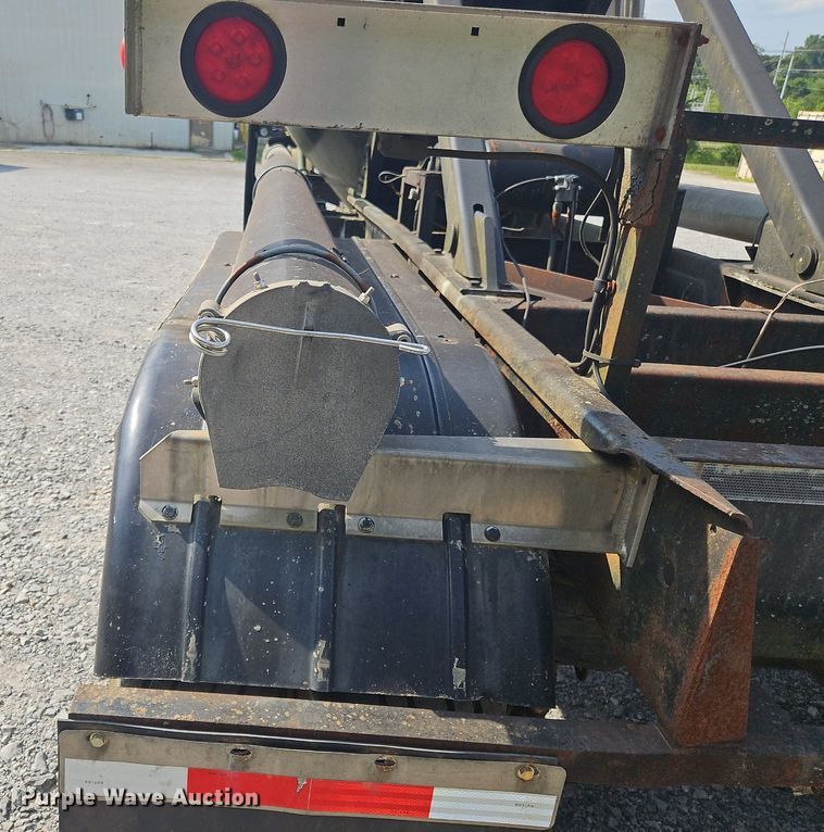 image for item OK9981 2000 Heil pneumatic dry bulk trailer