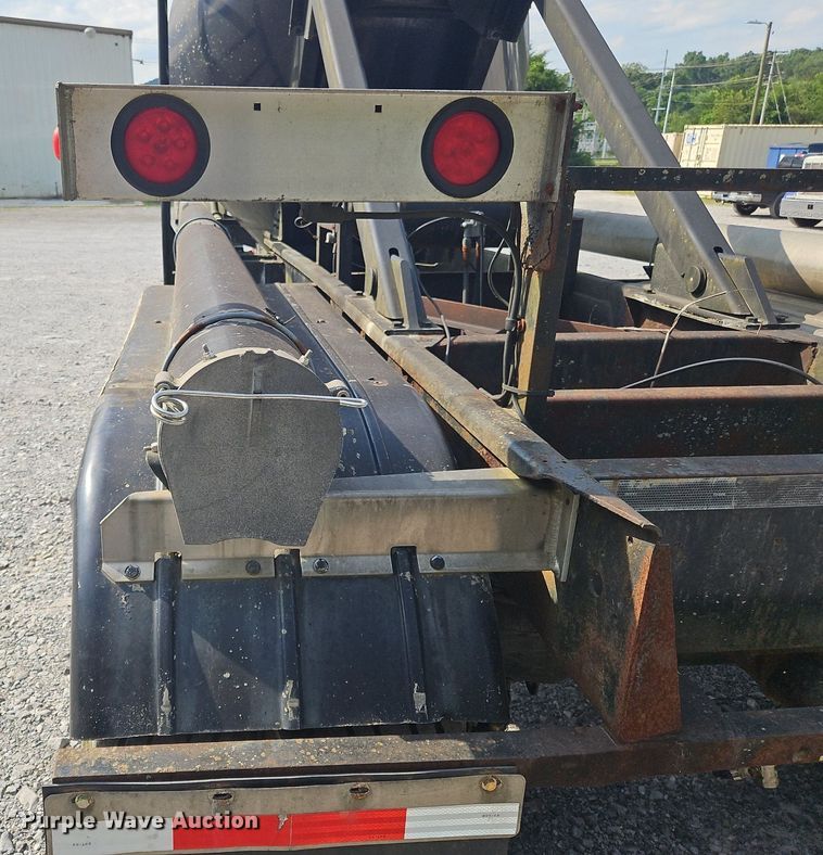 image for item OK9981 2000 Heil pneumatic dry bulk trailer