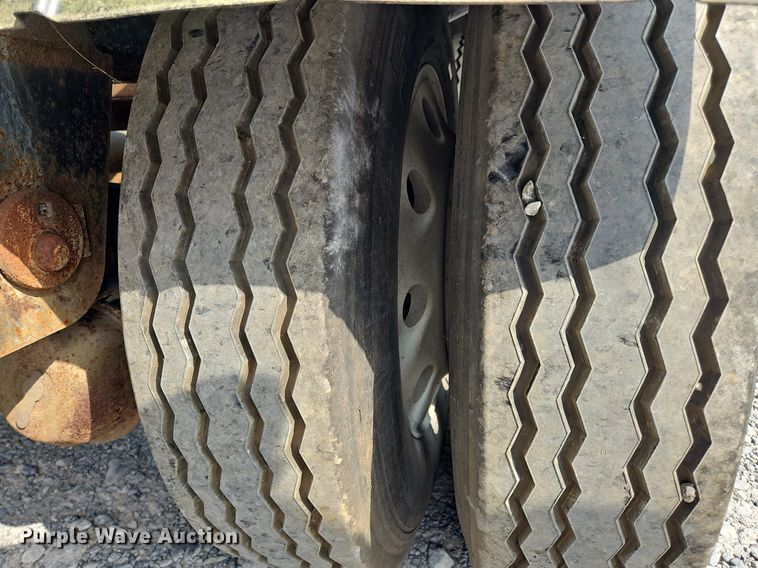 image for item OK9981 2000 Heil pneumatic dry bulk trailer