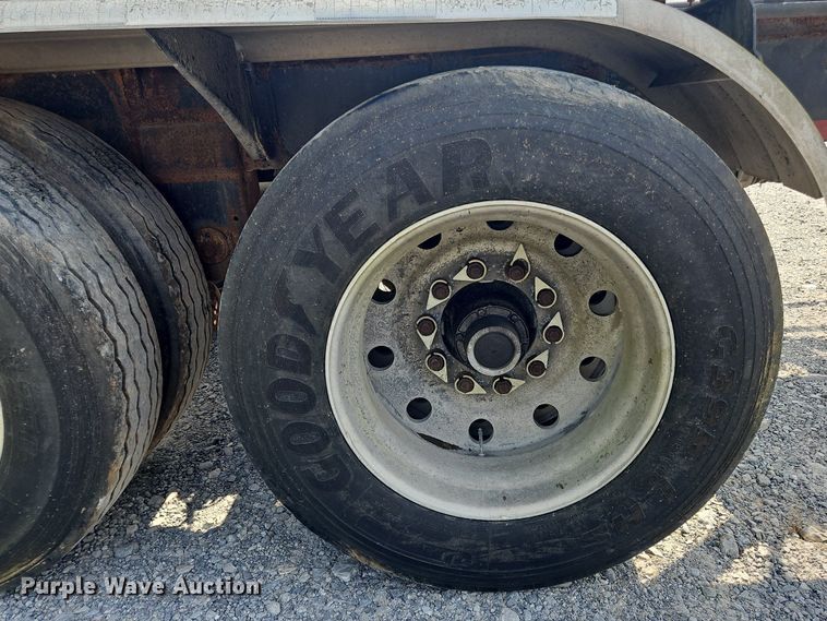 image for item OK9981 2000 Heil pneumatic dry bulk trailer