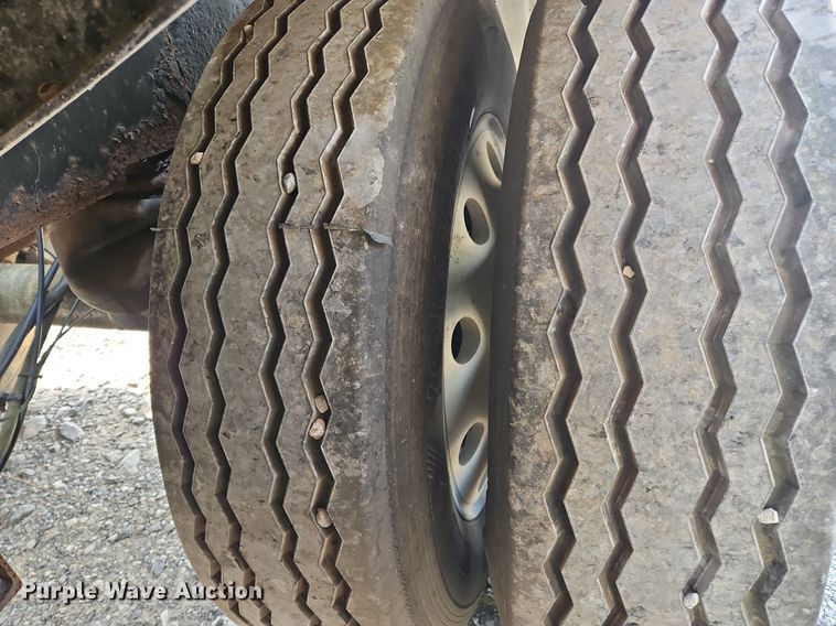 image for item OK9981 2000 Heil pneumatic dry bulk trailer