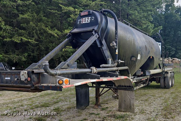 image for item OK9982 2000 Heil pneumatic dry bulk trailer