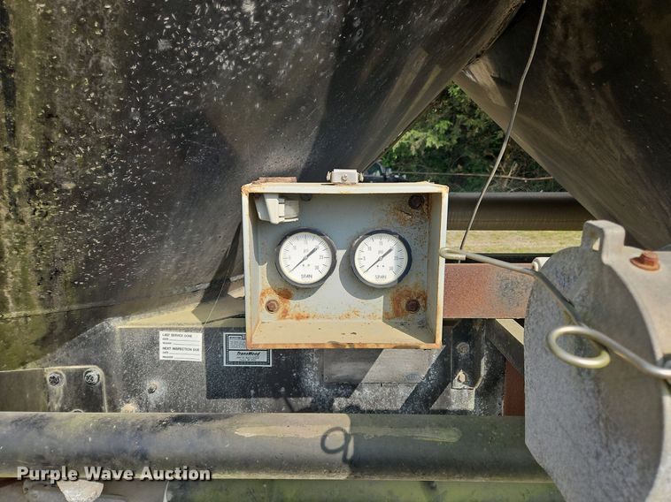 image for item OK9982 2000 Heil pneumatic dry bulk trailer