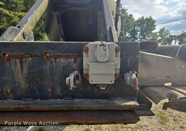 image for item OK9982 2000 Heil pneumatic dry bulk trailer