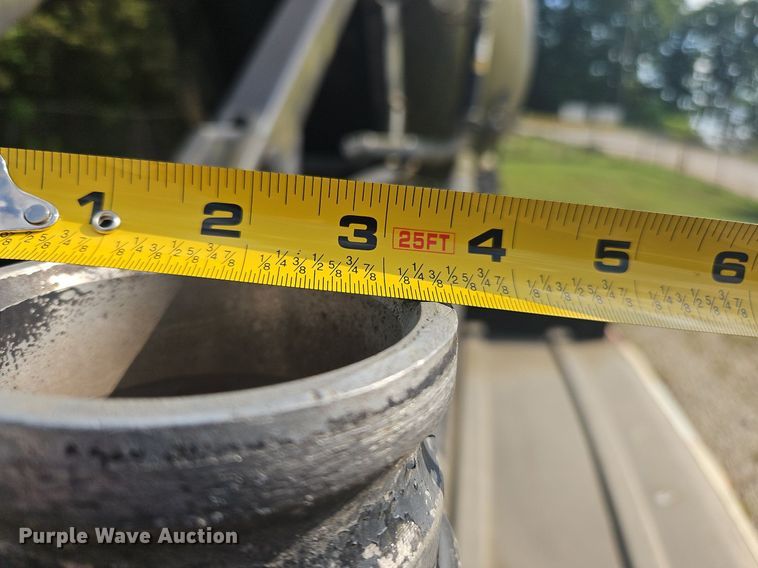 image for item OK9982 2000 Heil pneumatic dry bulk trailer