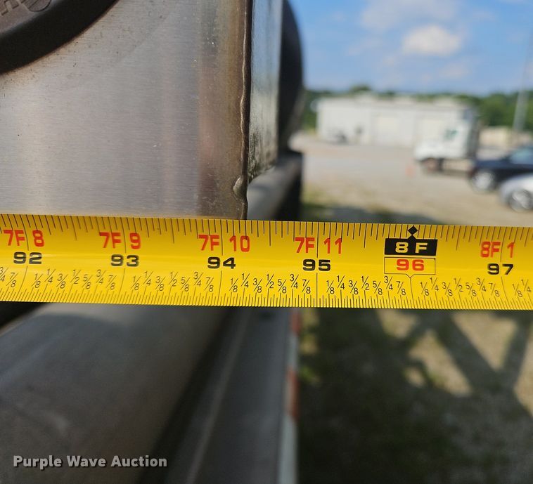 image for item OK9982 2000 Heil pneumatic dry bulk trailer