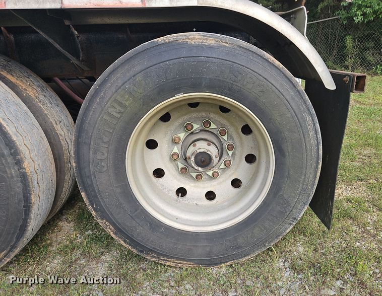 image for item OK9982 2000 Heil pneumatic dry bulk trailer