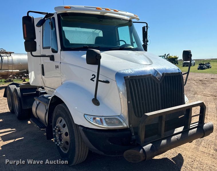 image for item OL9680 2007 International 8600 semi truck