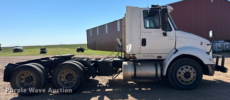 image for item OL9680 2007 International 8600 semi truck