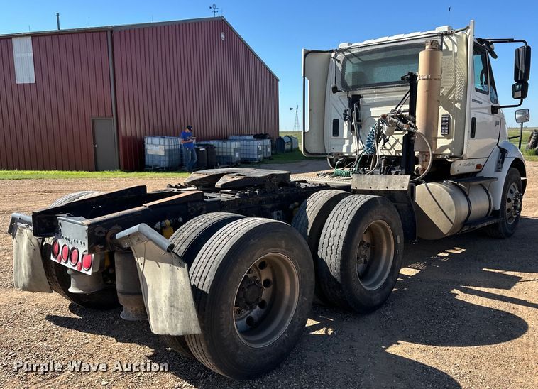 image for item OL9680 2007 International 8600 semi truck