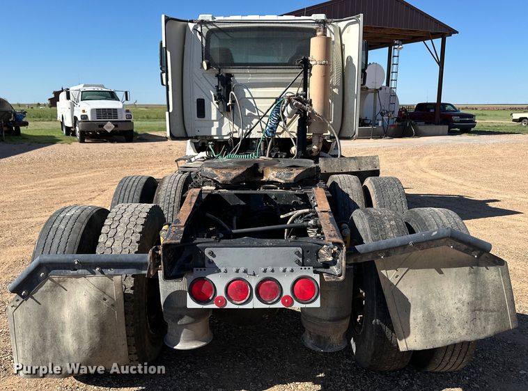 image for item OL9680 2007 International 8600 semi truck