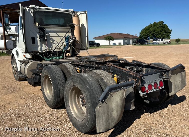 image for item OL9680 2007 International 8600 semi truck