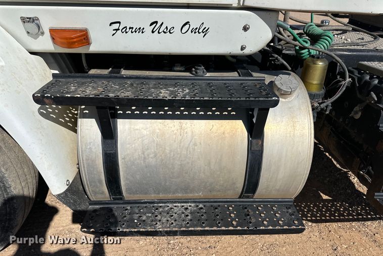 image for item OL9680 2007 International 8600 semi truck