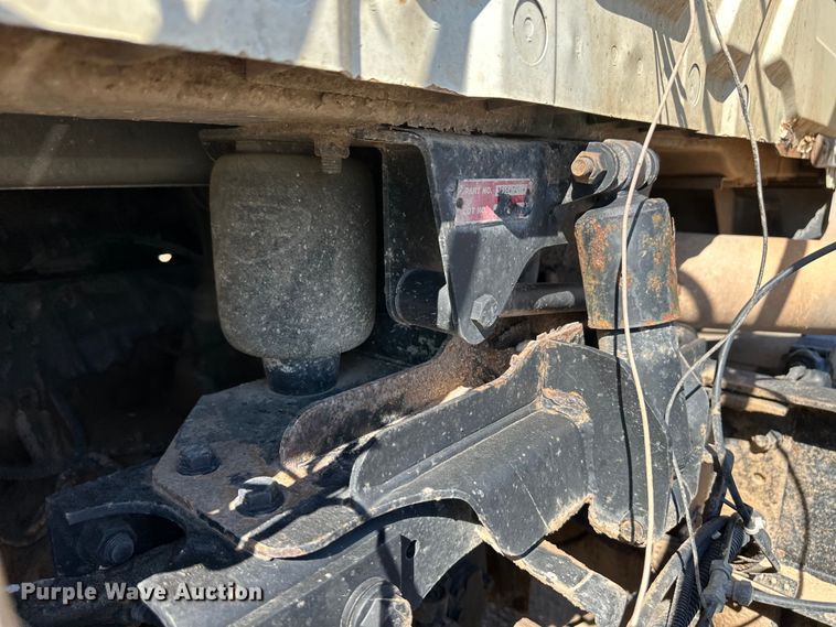 image for item OL9680 2007 International 8600 semi truck