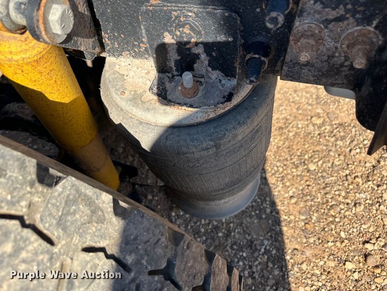 image for item OL9680 2007 International 8600 semi truck