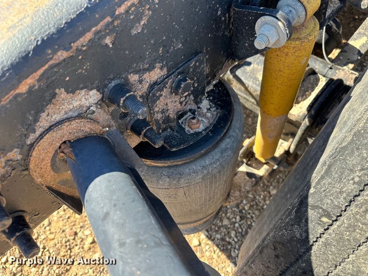 image for item OL9680 2007 International 8600 semi truck