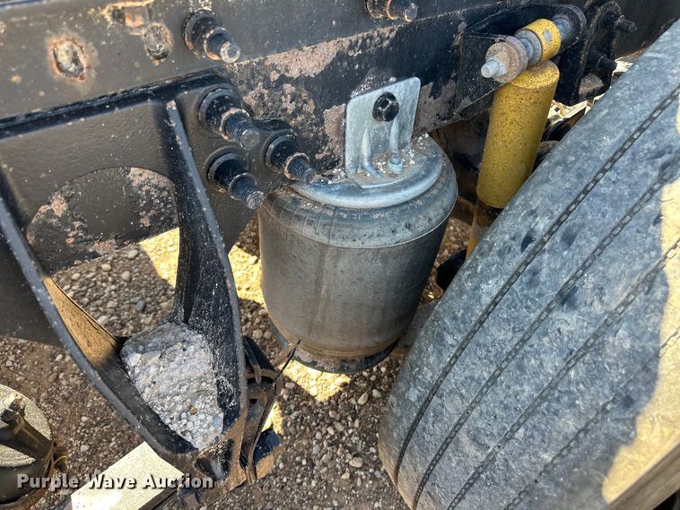 image for item OL9680 2007 International 8600 semi truck