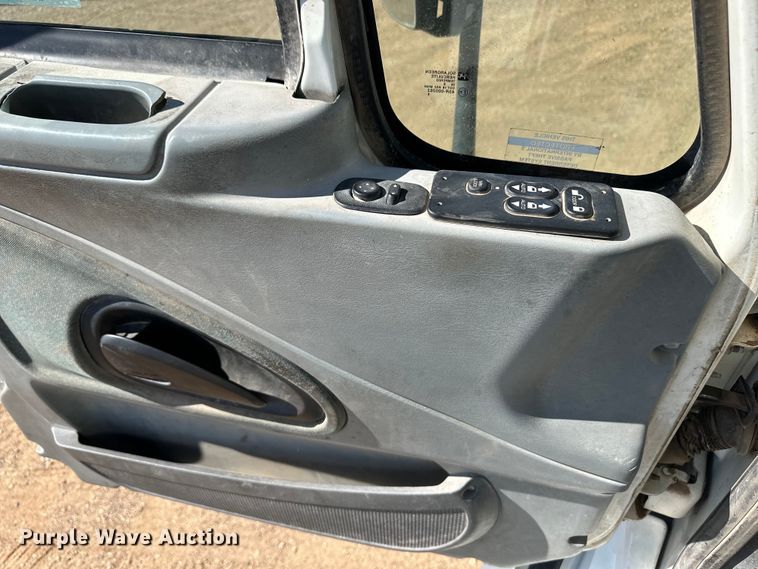 image for item OL9680 2007 International 8600 semi truck