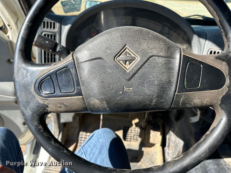 image for item OL9680 2007 International 8600 semi truck