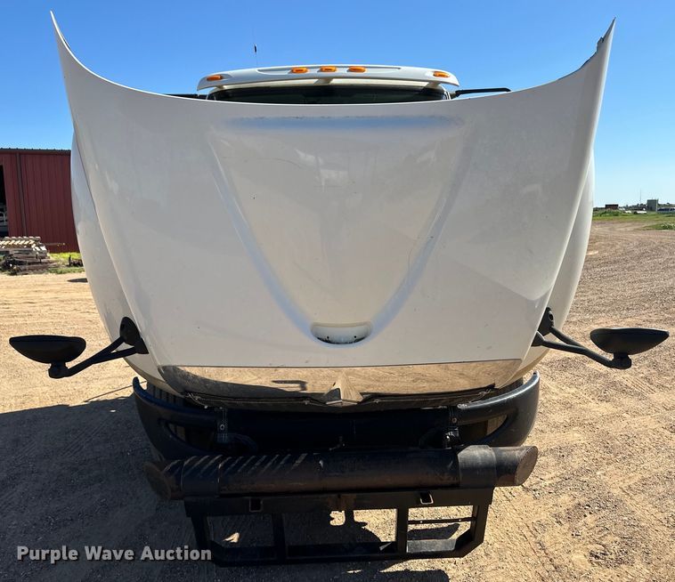 image for item OL9680 2007 International 8600 semi truck