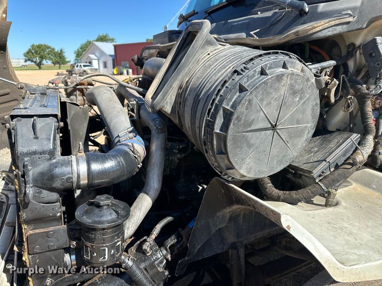 image for item OL9680 2007 International 8600 semi truck