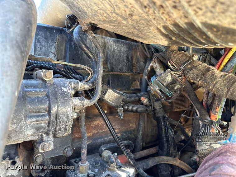 image for item OL9680 2007 International 8600 semi truck