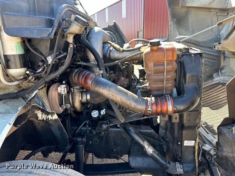 image for item OL9680 2007 International 8600 semi truck