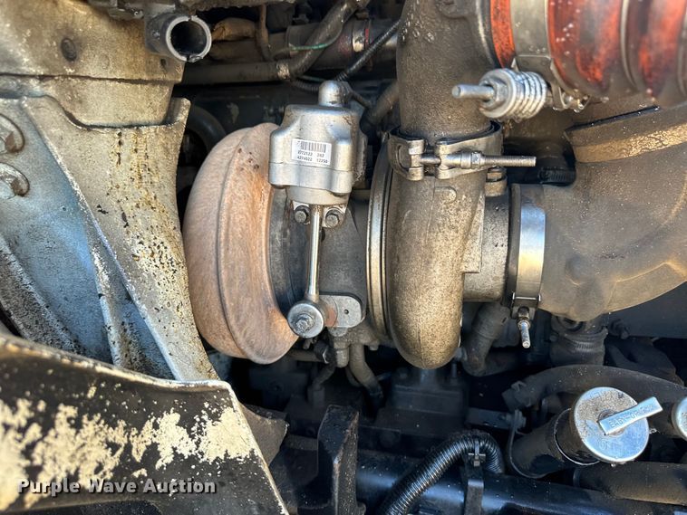 image for item OL9680 2007 International 8600 semi truck