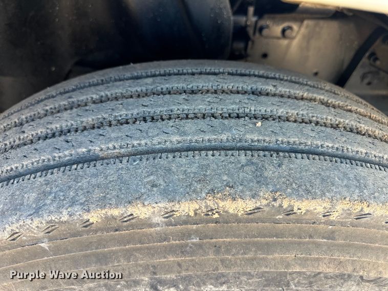 image for item OL9680 2007 International 8600 semi truck