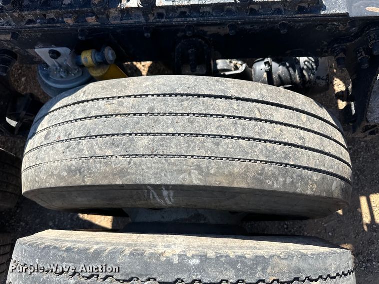 image for item OL9680 2007 International 8600 semi truck